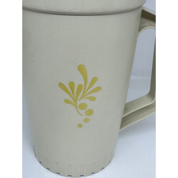 VTG Tupperware Harvest Gold Pitcher Beige Plastic Carafe w/ Yellow Lid 1970s–80s - Picture 2 of 8